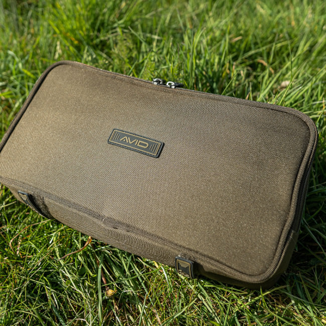 Borseta Avid Carp Compound Pouch Large 40x20x10cm