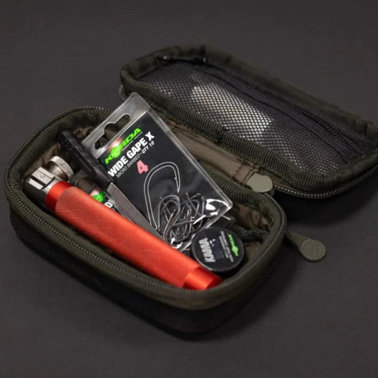 Borseta Korda Compac 70 Tackle Pouch, Dark Camo, 15.5x 8.5x 4cm
