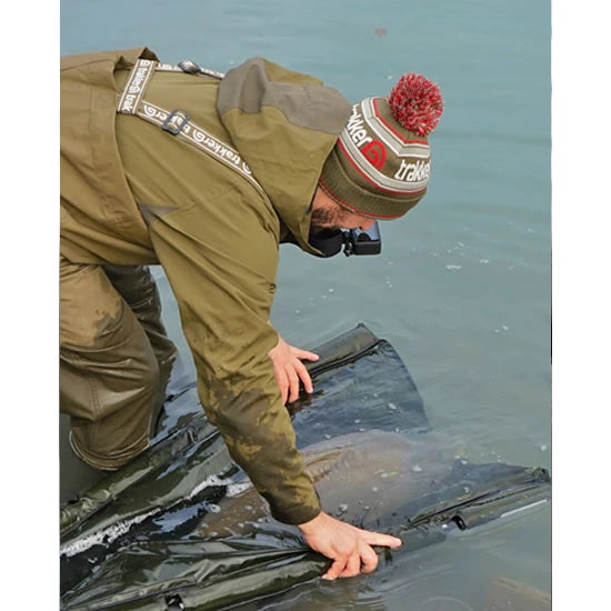 Caciula Trakker Team Bobble Beanie Fishing Hat