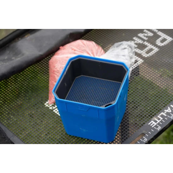 Cutie Preston 4pt Bait Tub, Blue-black
