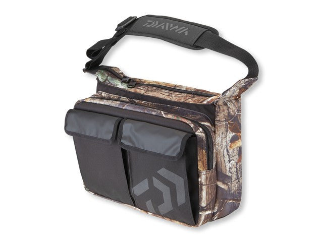 GEANTA DAIWA CARRIER NEAGRA/CAMO M 39X30X22CM