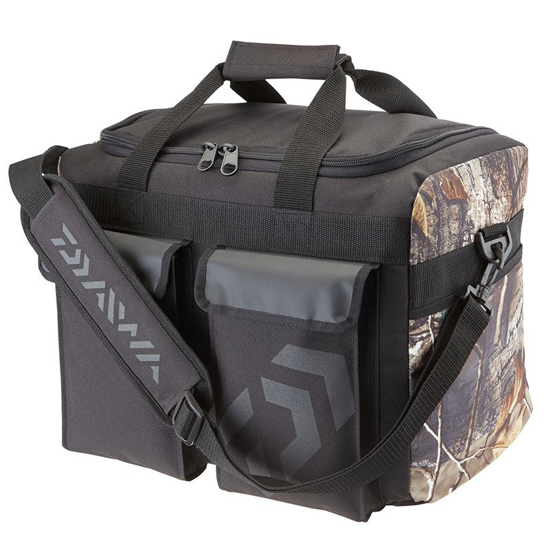 GEANTA DAIWA UMAR VERDE/CAMO M 34X24X16CM