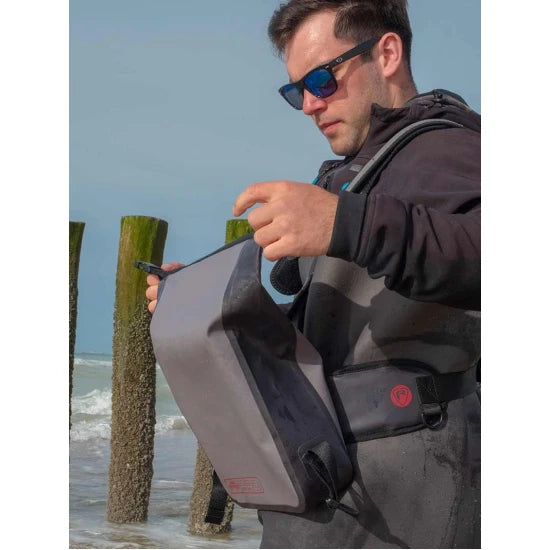 Geanta Fox Rage Pro Series Waterproof Belt Bag, 38x8x43cm