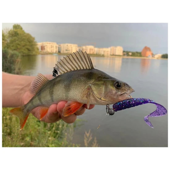 Grub Fishup Mighty Grub 13.3cm, Motor Oil Red, 4buc/pac
