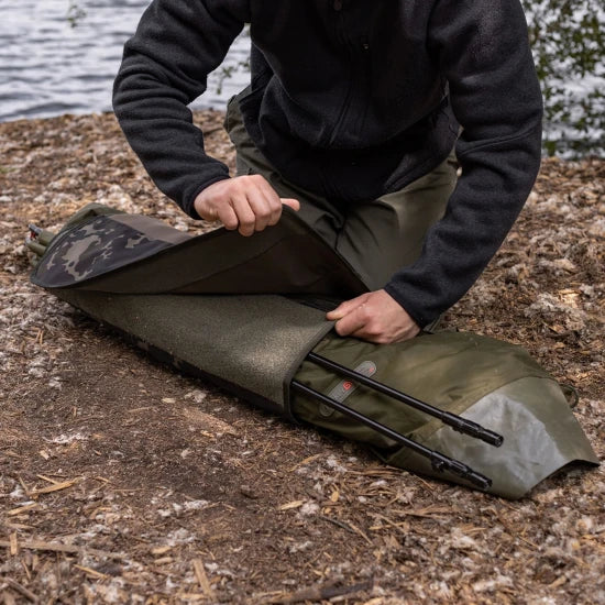 Husa Picheti-cuie Cort Korda Compac Bivvy Wrap, Dark Kamo, 83x66cm