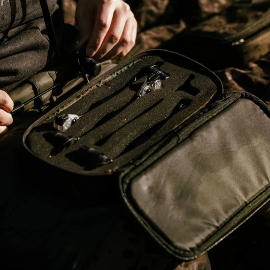 Husa Swingere Nash Subterfuge Siren Night Glo Swing Arm Storage Case