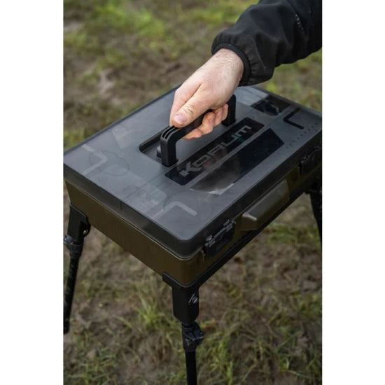 Kit Valigeta Cu Picioare + Accesorii Korum Mega Blox Station Fully Loaded, 36x26x11.55cm