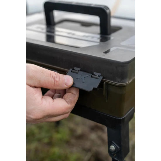Kit Valigeta Cu Picioare + Accesorii Korum Mega Blox Station Fully Loaded, 36x26x11.55cm