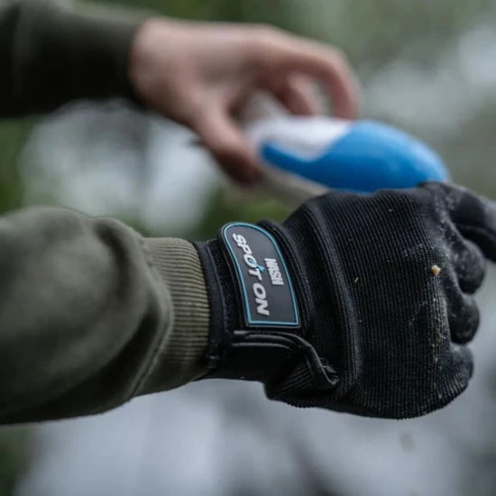 Manusa Casting Nash Spot On Casting Glove, Left Hand