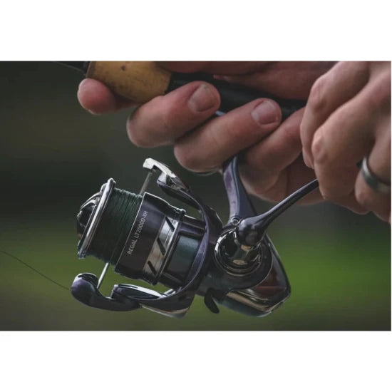 Mulineta Daiwa 24 Regal Lt 2000d-xh, 6.2:1, 0.23mm/150m, 6rul