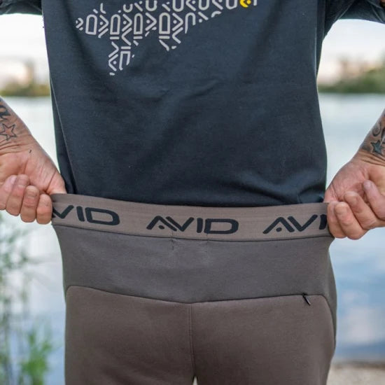 Pantaloni Avid Compound Joggers Brown, Marime M