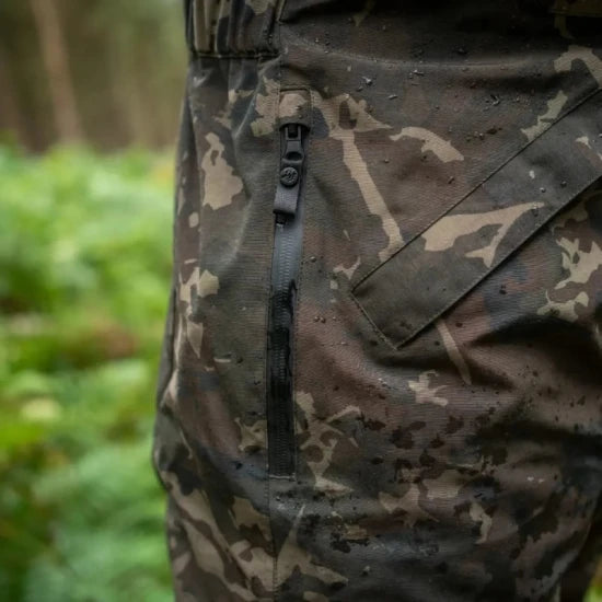 Salopeta Nash Zt Helluva Waterproof Bib And Brace Camo, Marime L