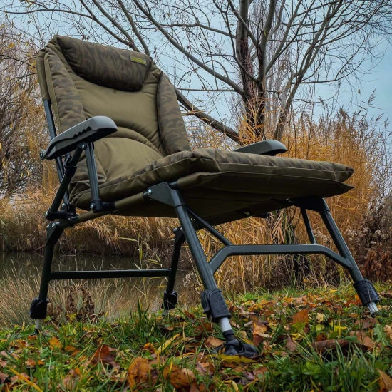 Scaun Carp Academy Giant Camo, 52x52x65cm